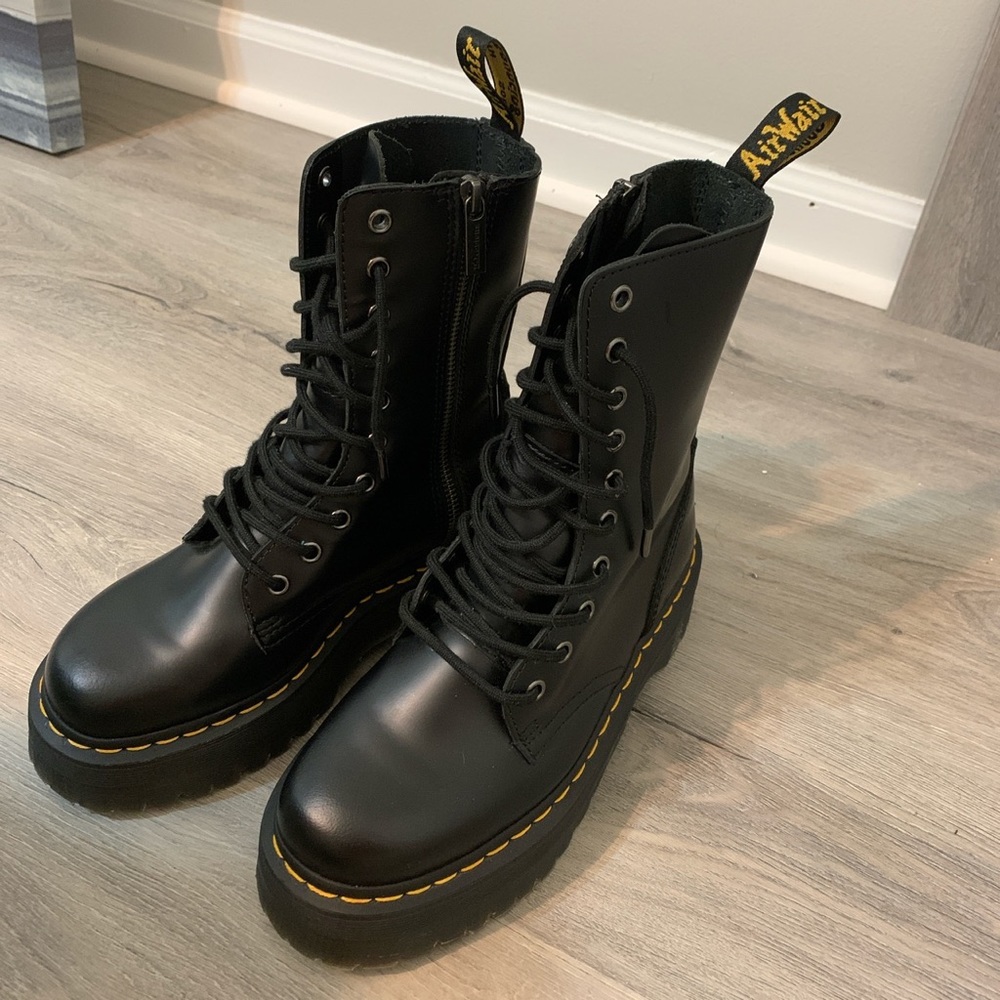 Platform doc martens